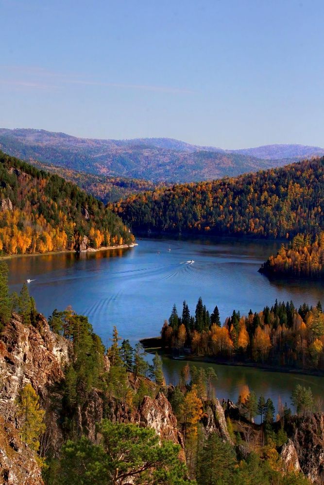 Вид на Бирюсинский залив