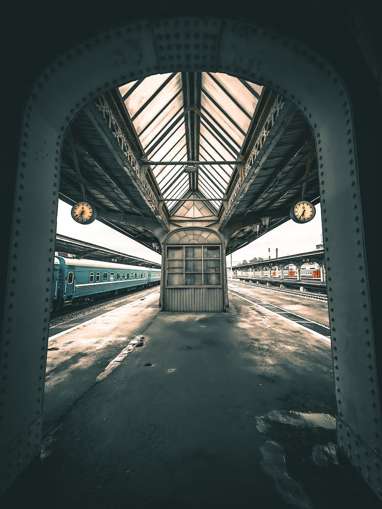 Control of latecomers