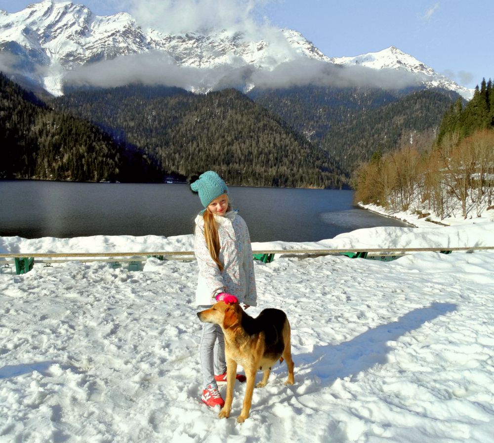 Девочка с собакой