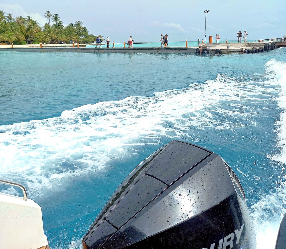 Катер продолжил поездку