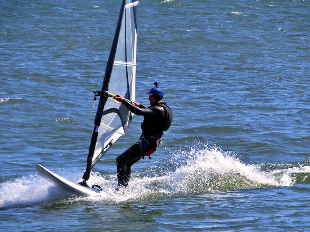 Kitesurfing