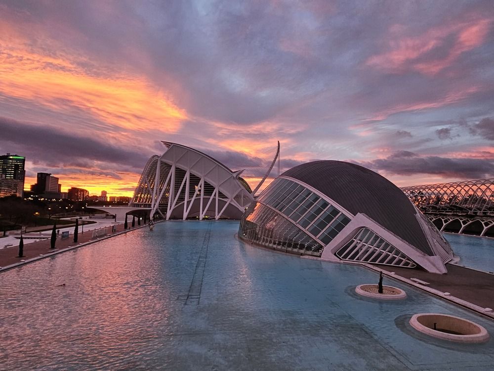 Amanecer en la Ciudad de las Artes y las Ciencias