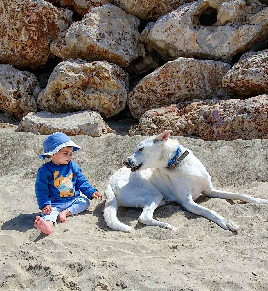 На одной волне.