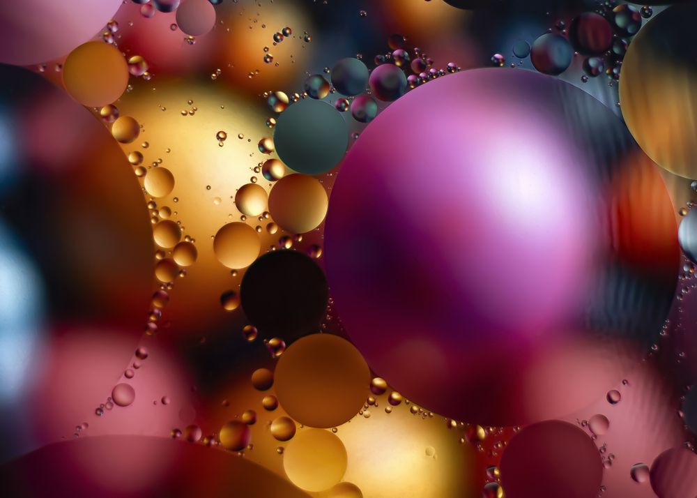A colorful universe of drops