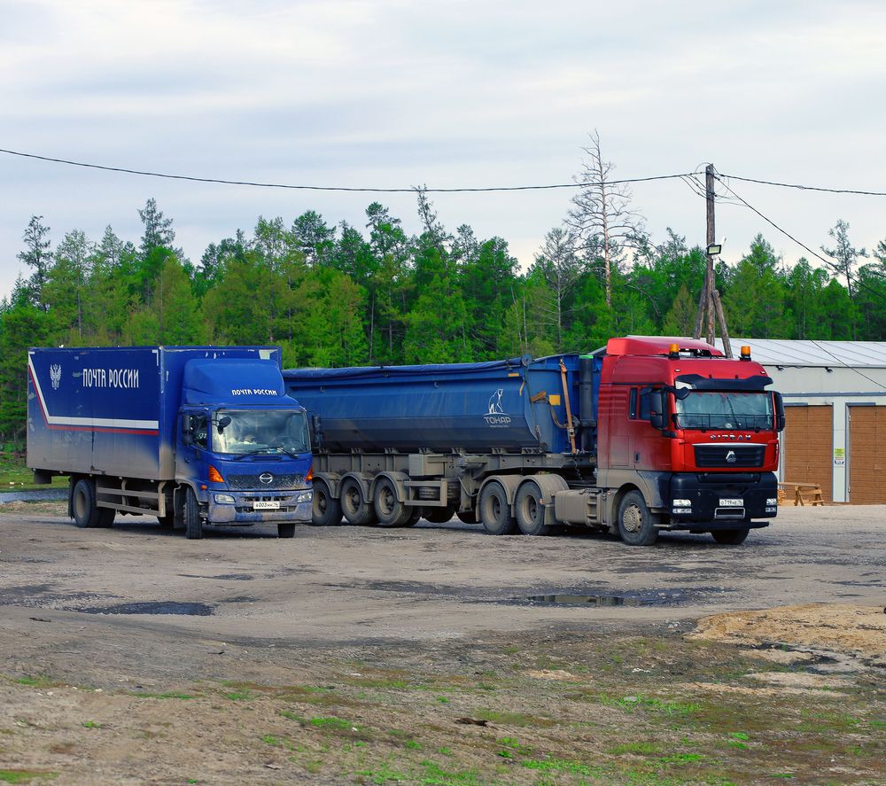 Возле чайной.