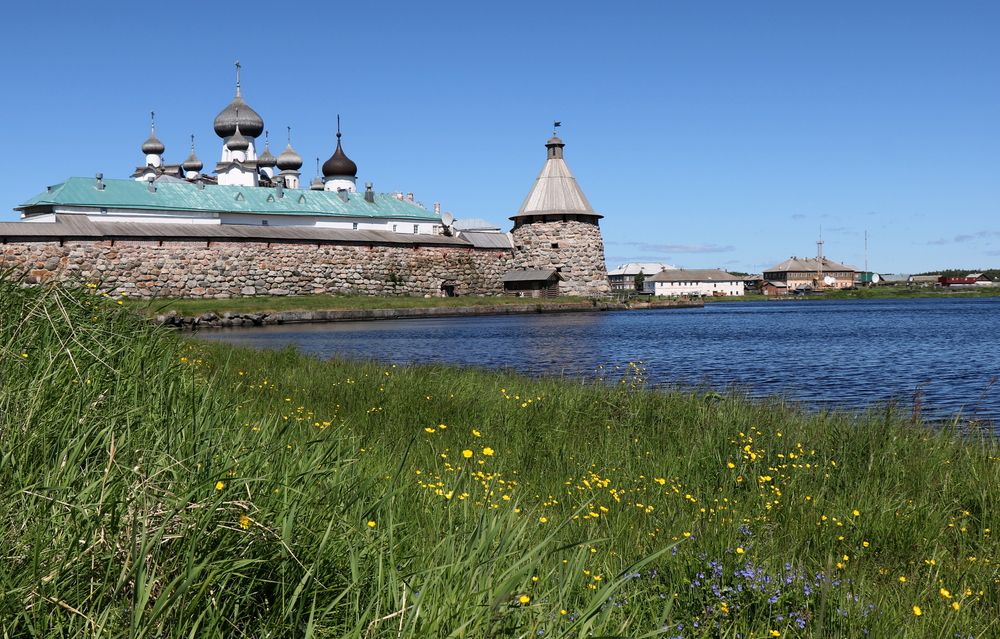 Озеро у монастыря