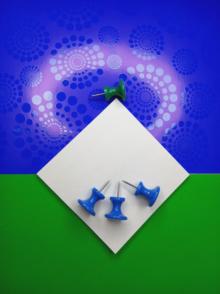 Кнопка в центре внимания.