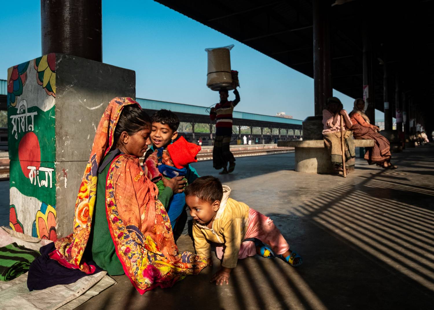 A Mother’s Journey on the Platform