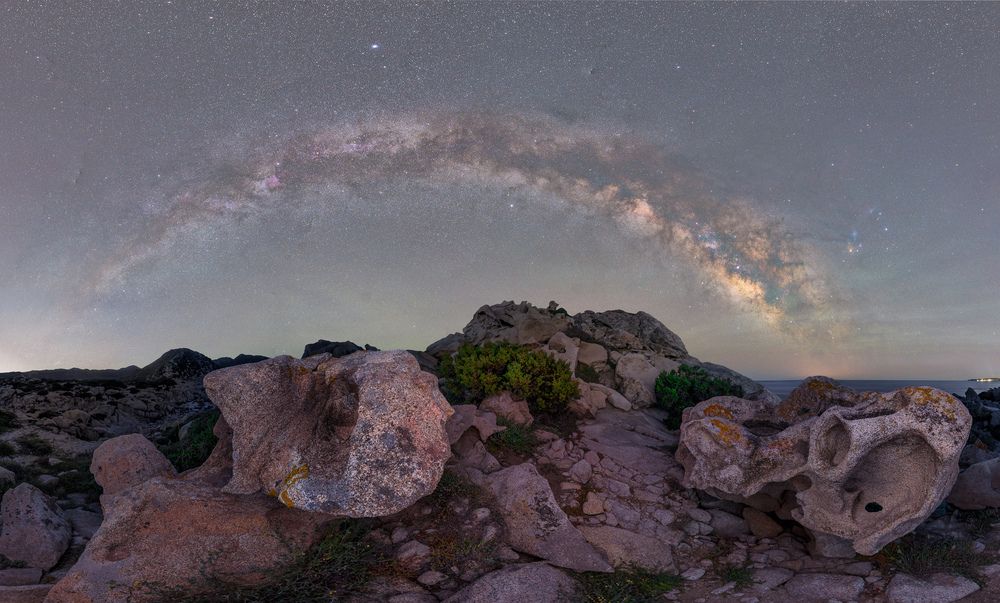 When the Night Embraces the Earth