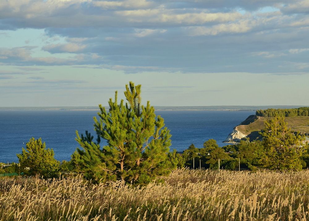 Вечер на берегу Волги.