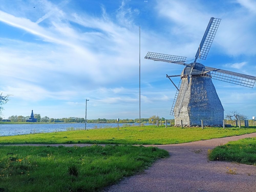 На крыльях ветра.
