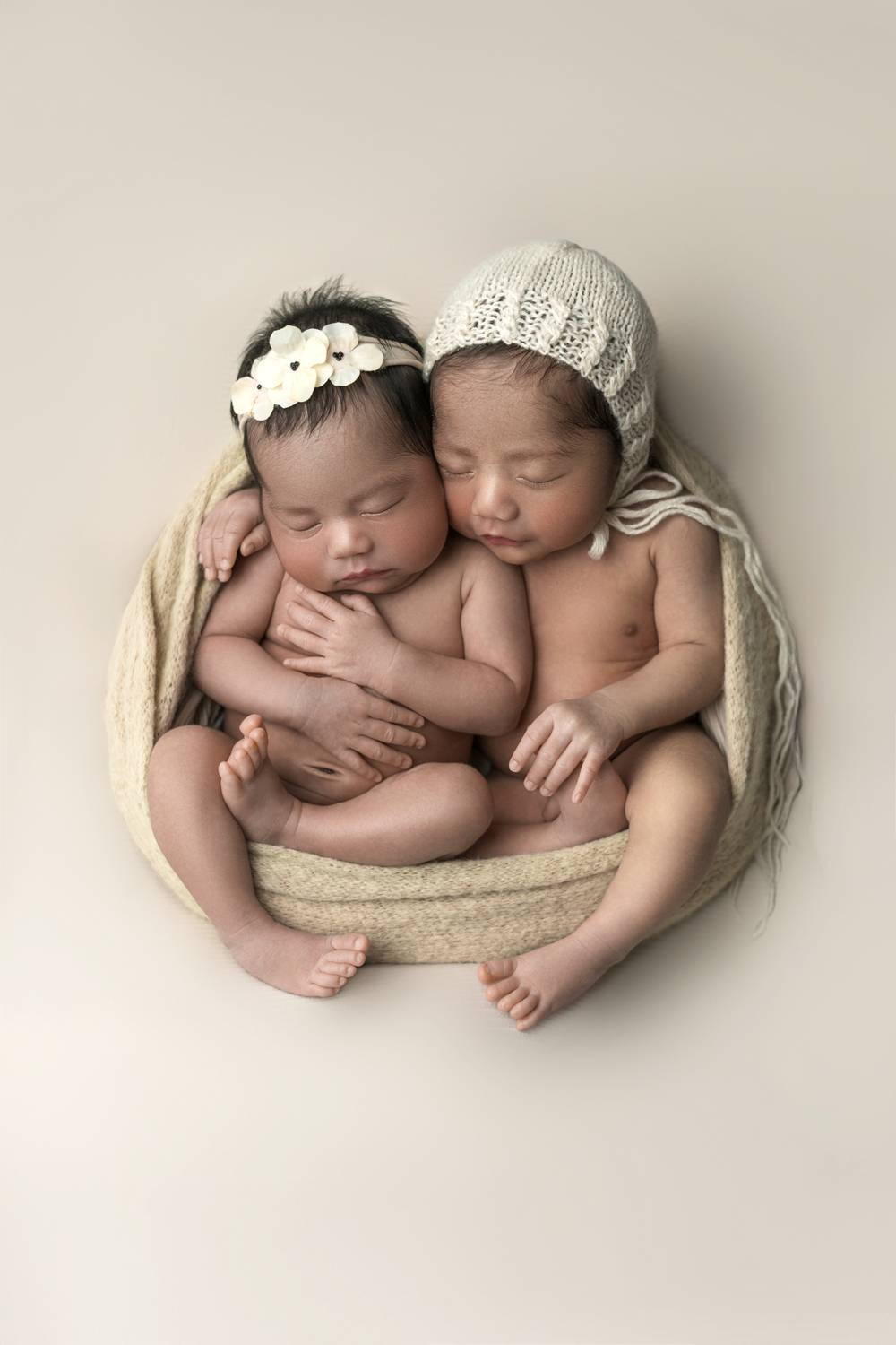 Twins Newborn \"I got you sister\"