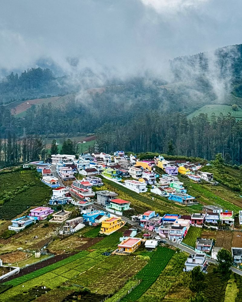 The Breathing Mountains: A Symphony of Hues