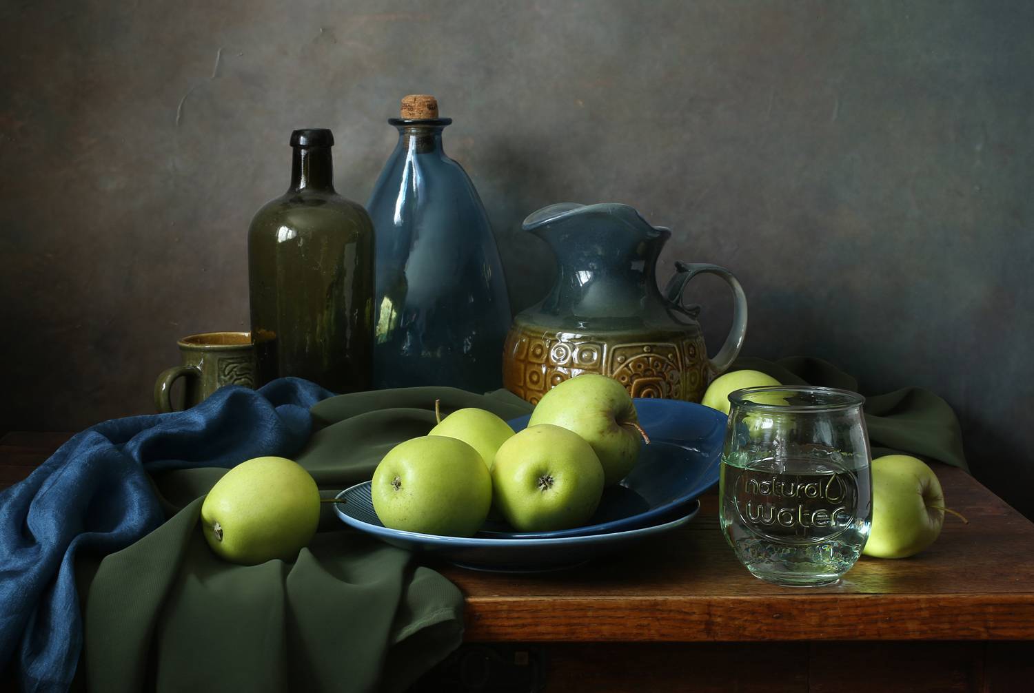 Зеленые яблоки