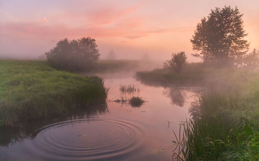 На рассвете.