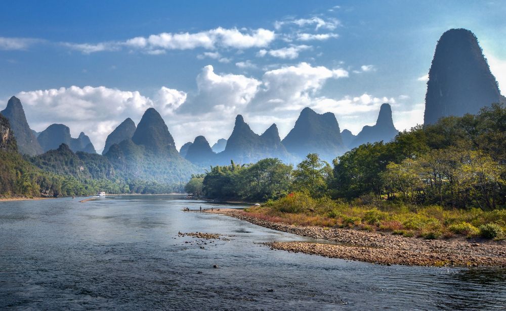 День на реке Ли.