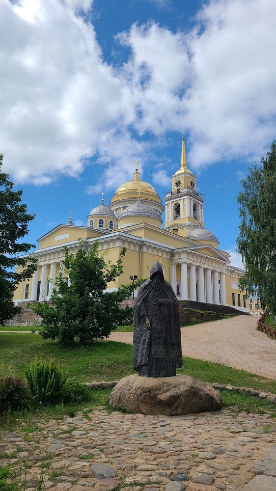 Дорога к храму / The Road to the Temple