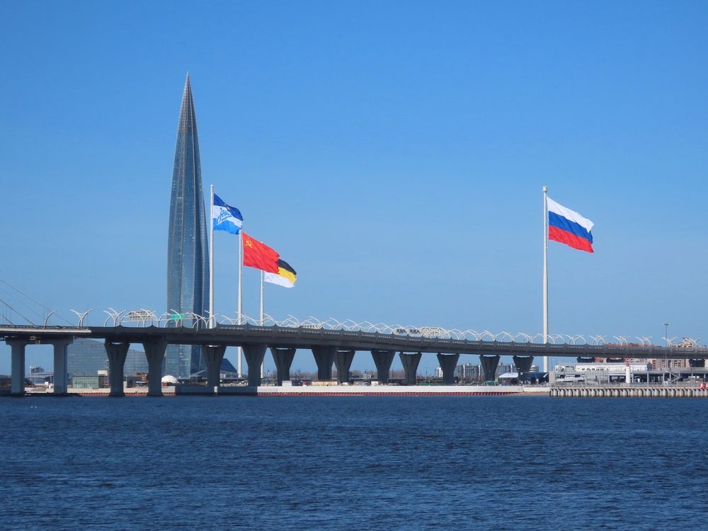 Мост через Петровский фарватер