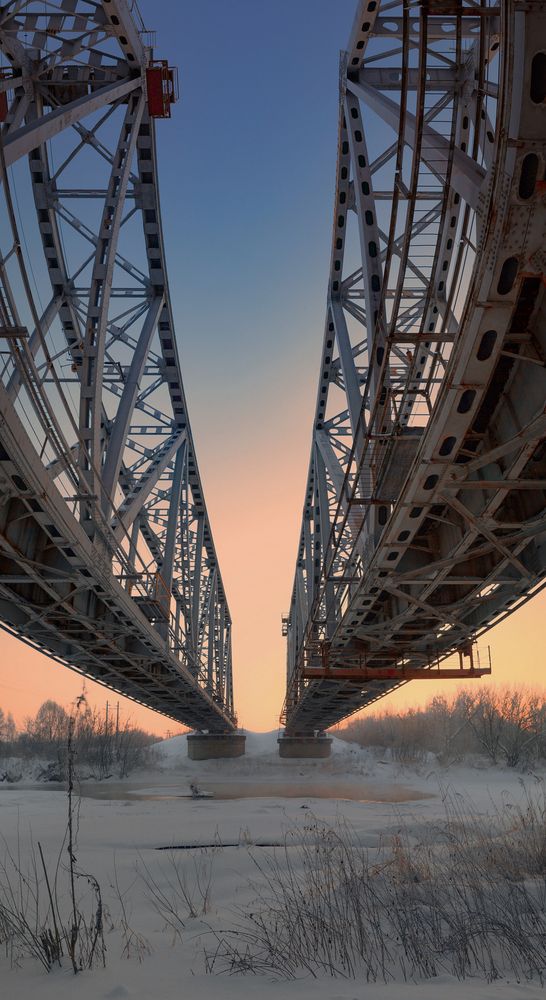 Металлический Железнодорожный мост через реку