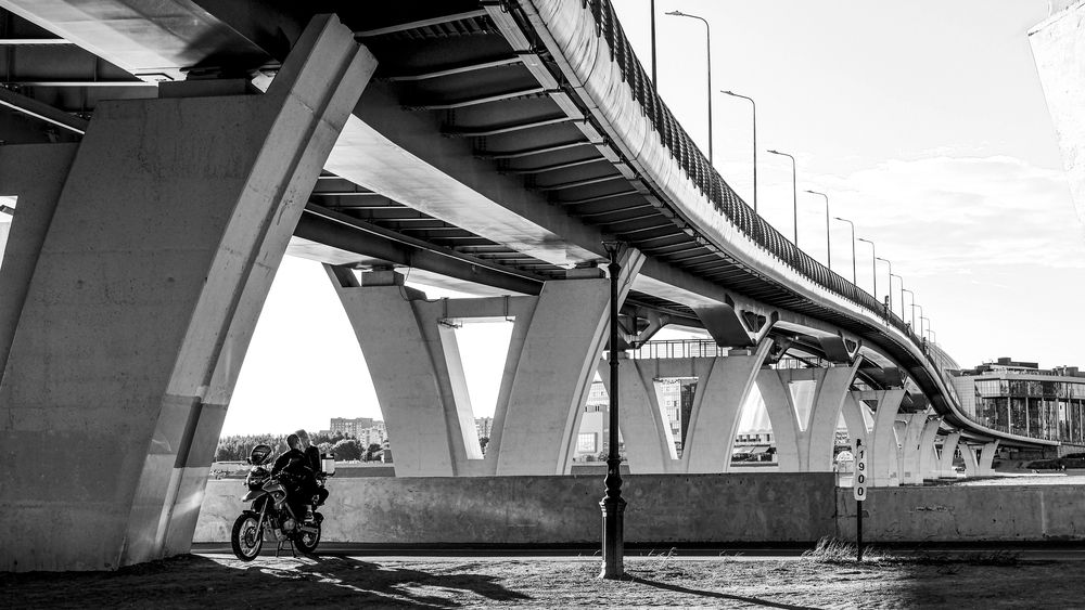 Встреча под мостом.