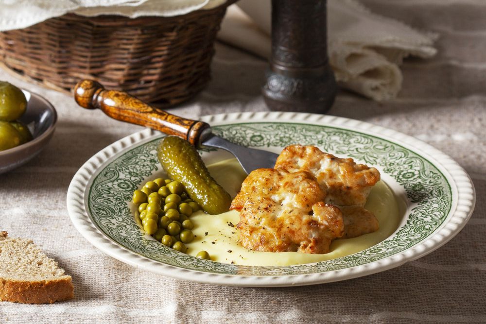 Mashed potatoes, cutlets, pickles.