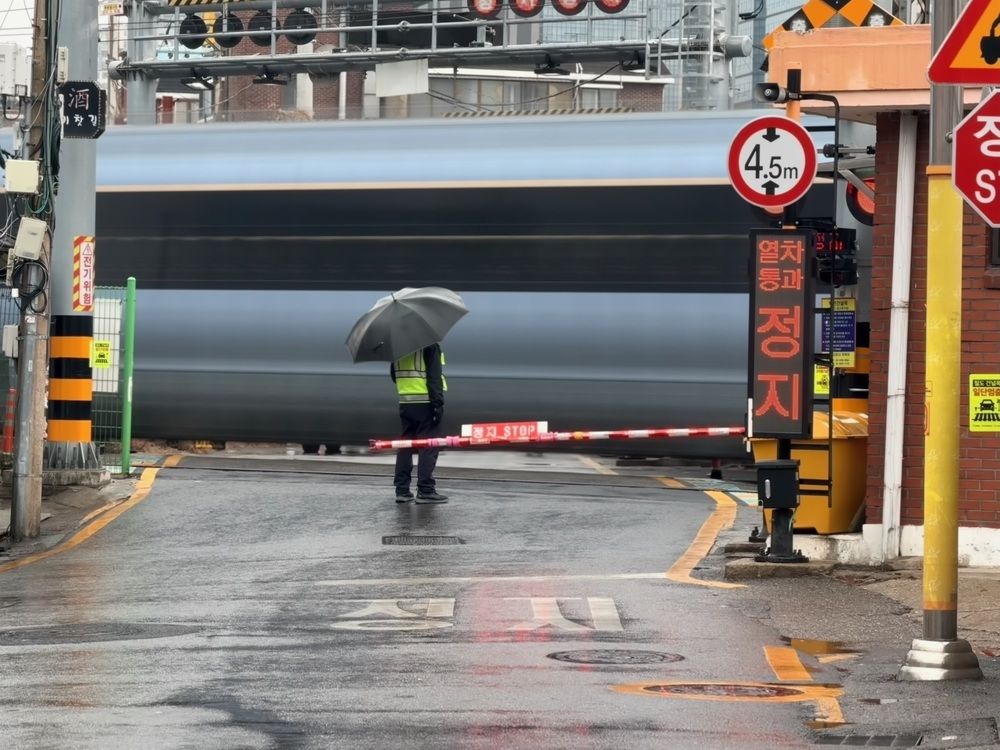 Photograph by kyawthuwai kyawthuwai