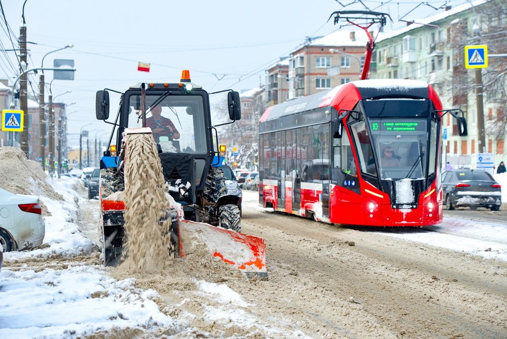 Уборка улицы от снега