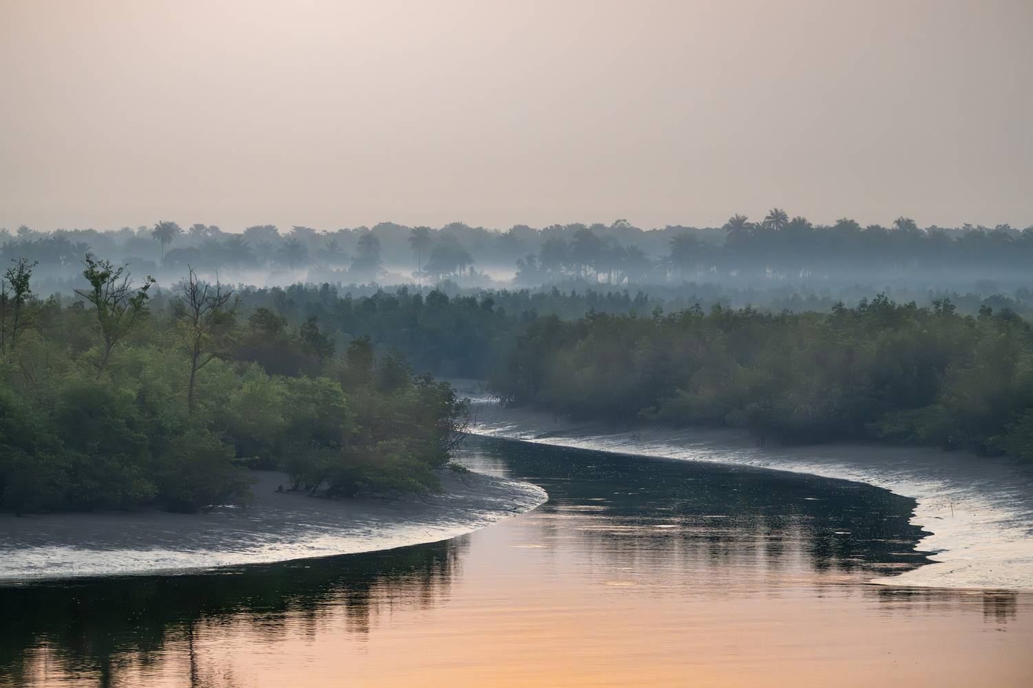 Утренний покой на реке Nunez.