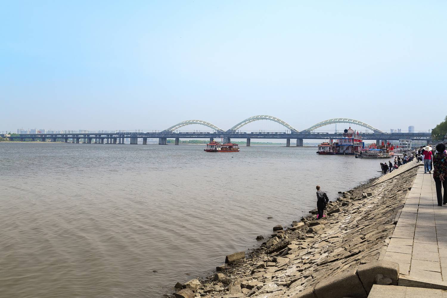 Мост через реку Сунгари.