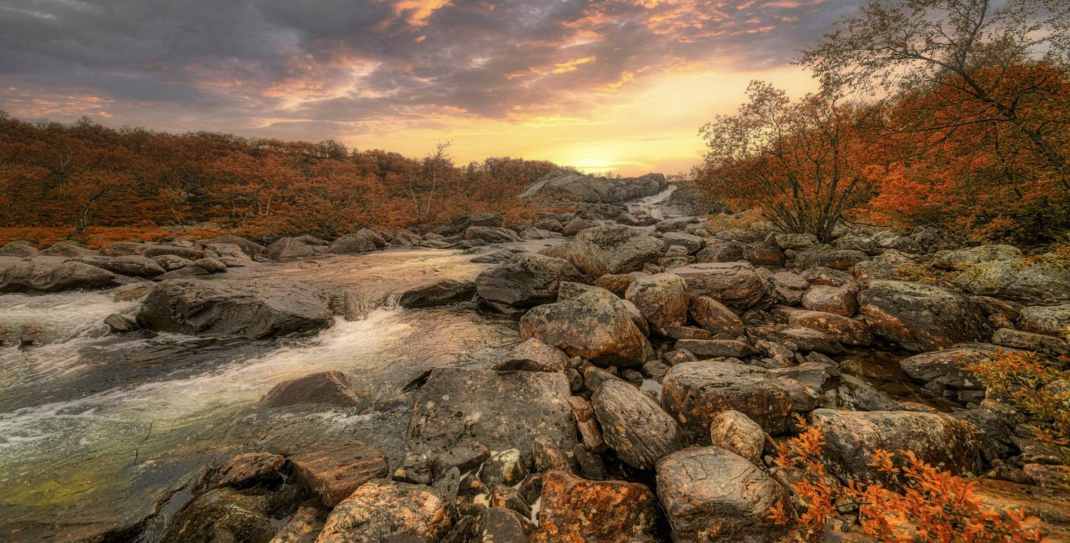 Река Титовка осенью.