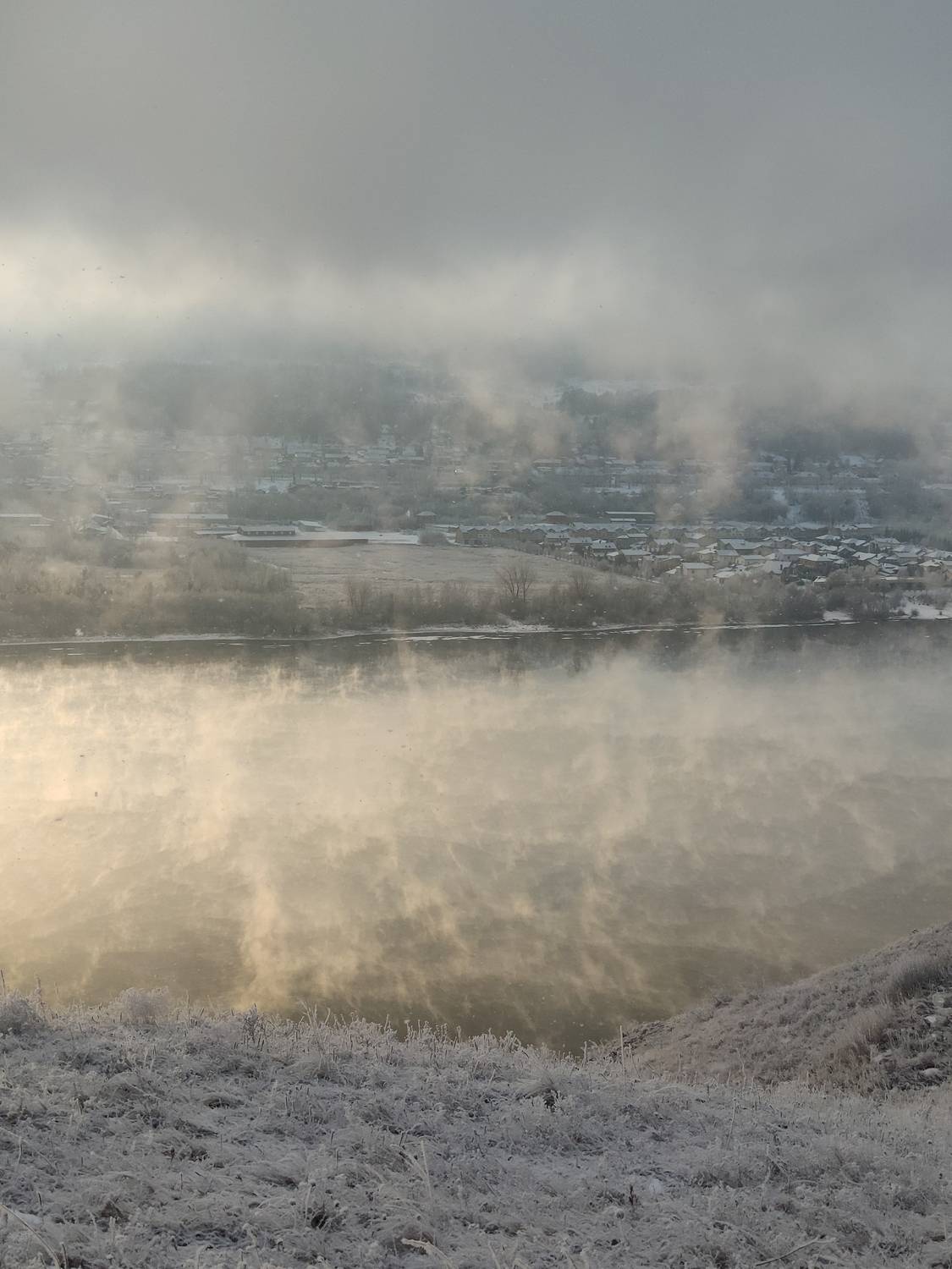 Морозный туман над Енисеем