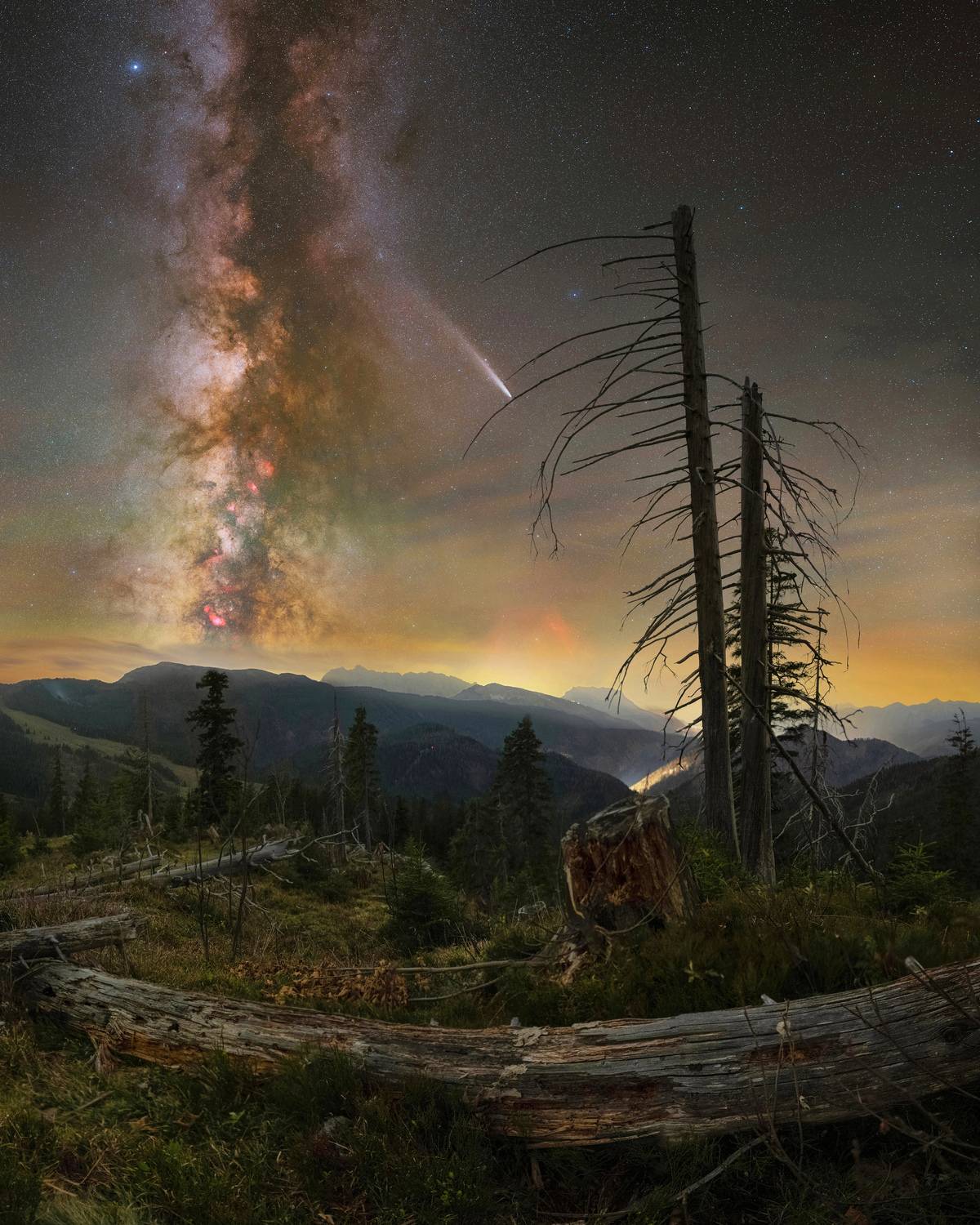 Comet Tsuchinshan - Atlas in a 50mm panorama of the setting Milky Way, Reit im Winkl, October 2024, Germany