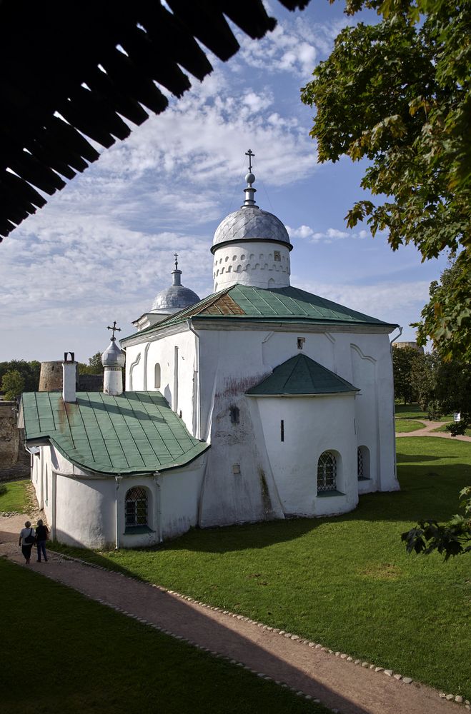 Изборск. Никольский собор (XIV в.)