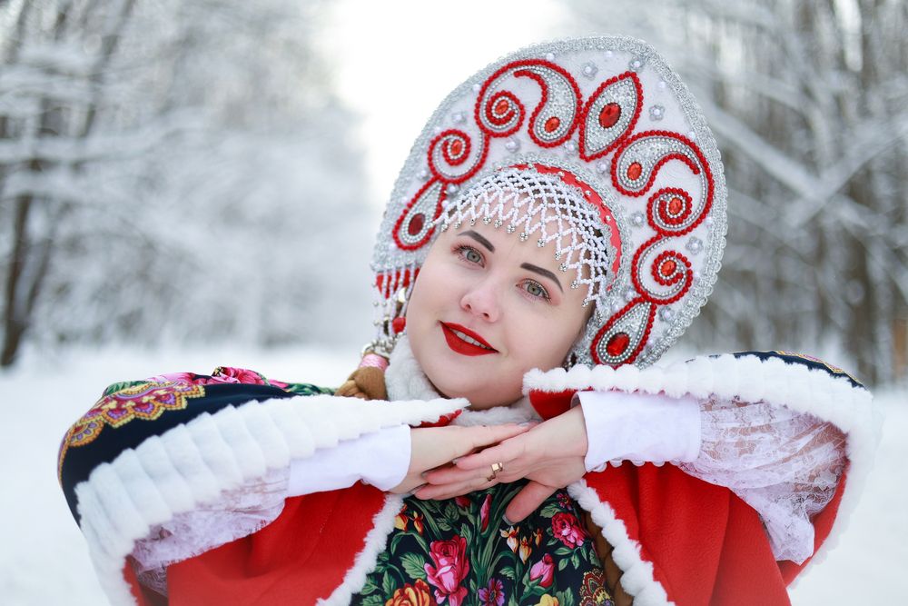 \"Русская красавица в зимнем лесу\"