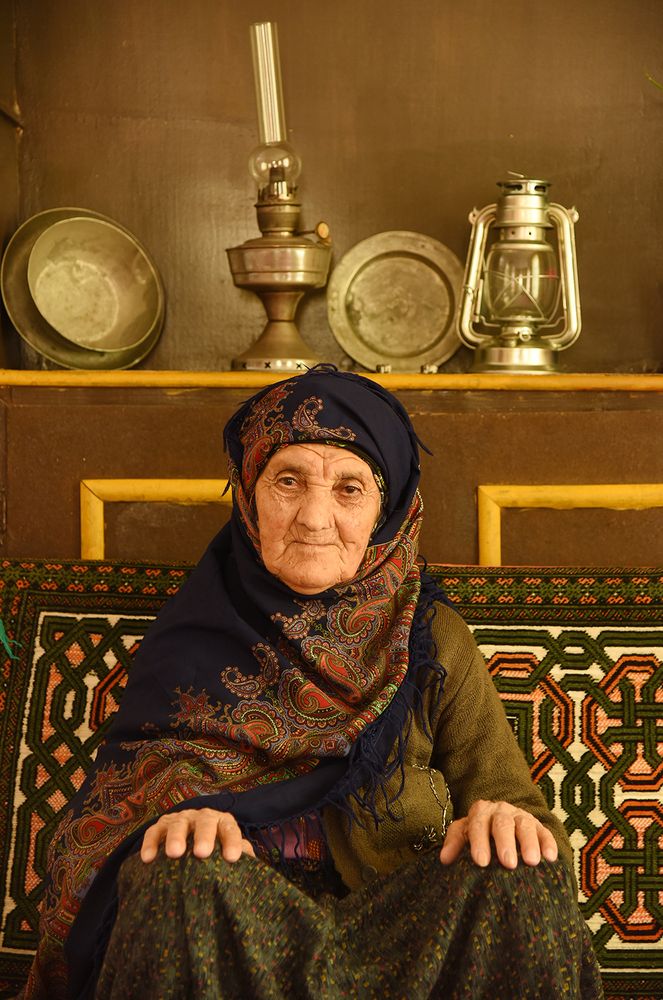 The laughing old woman