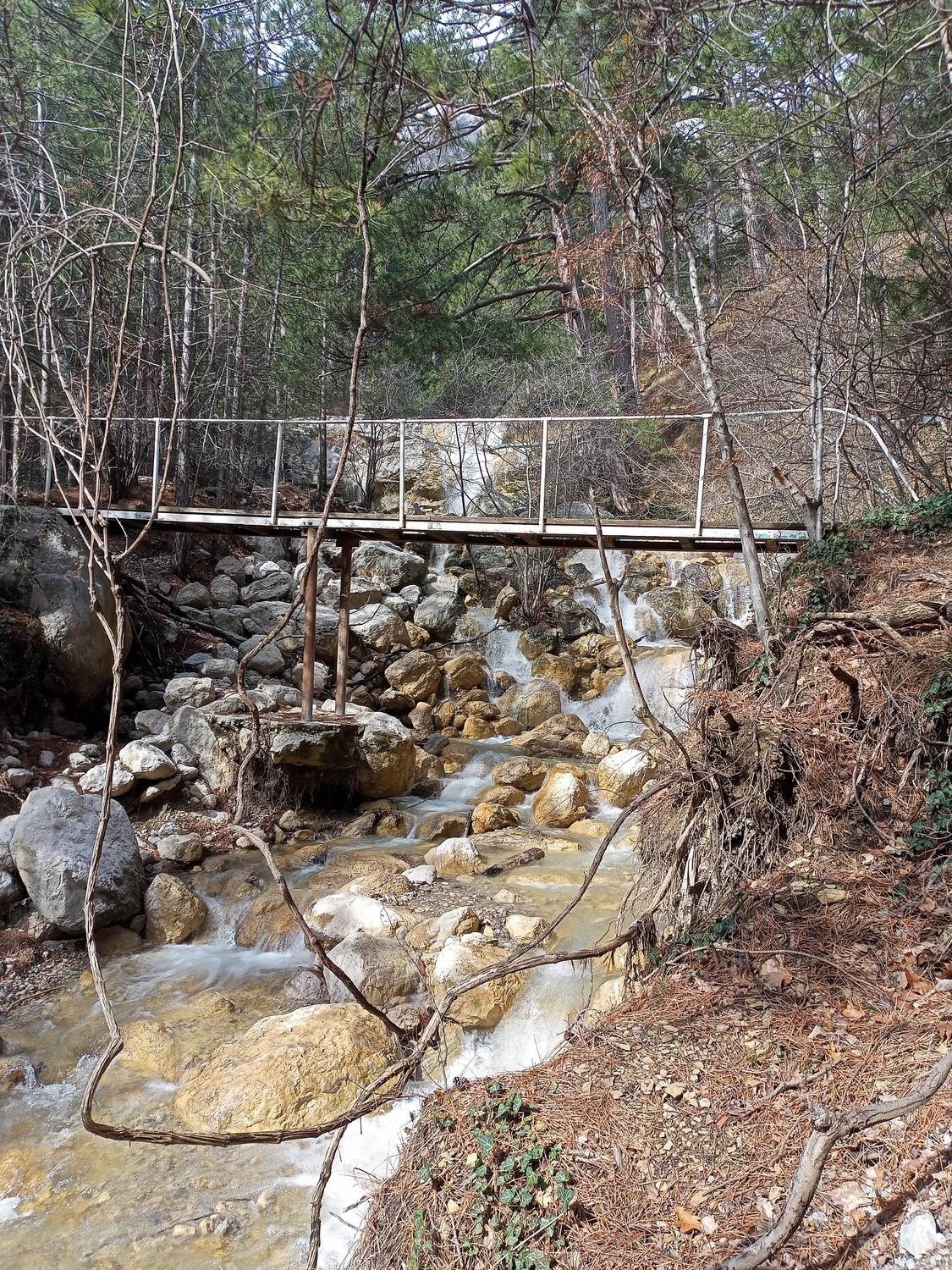 Мост через ручей