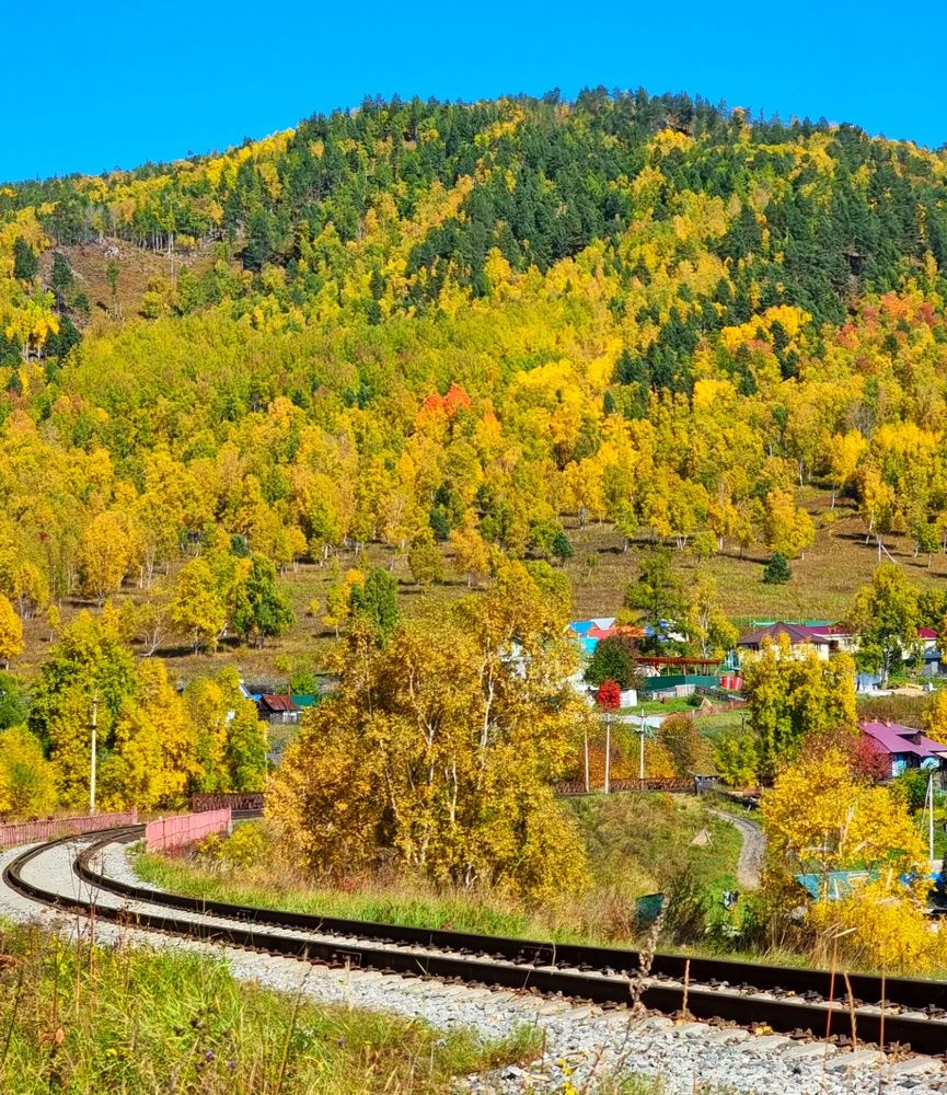 Красивая осень на озере Байкал