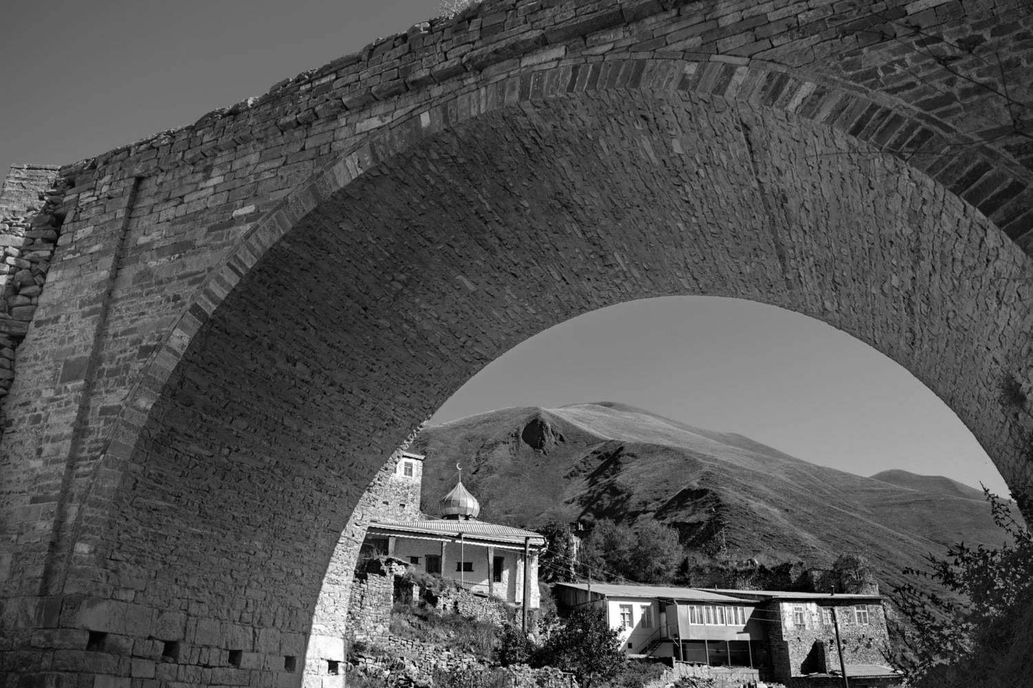 Село под сводом.