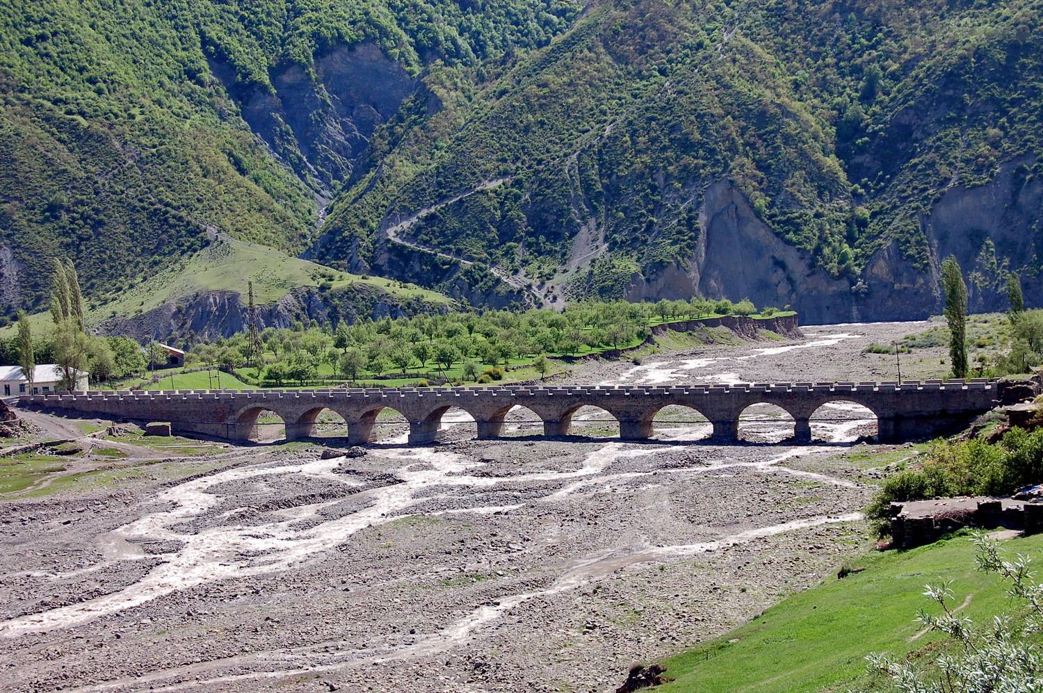Сквозь каменные круги.