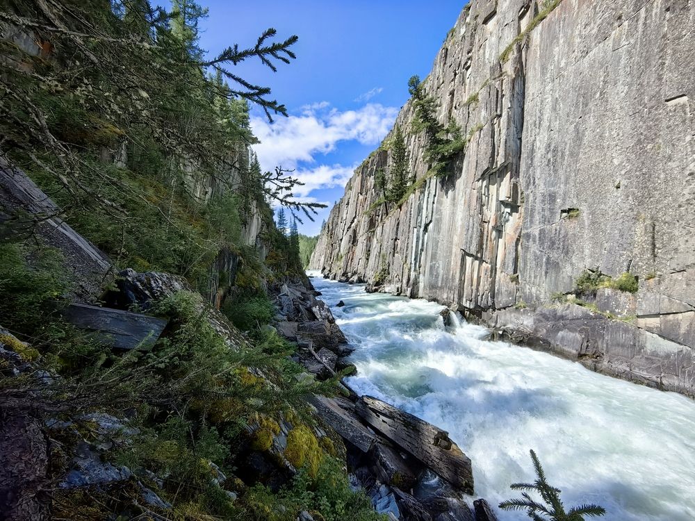 Река Коксу в каньоне