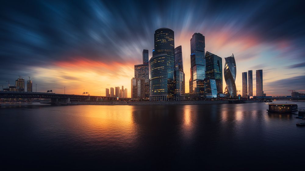 Пламенный закат у Сити
