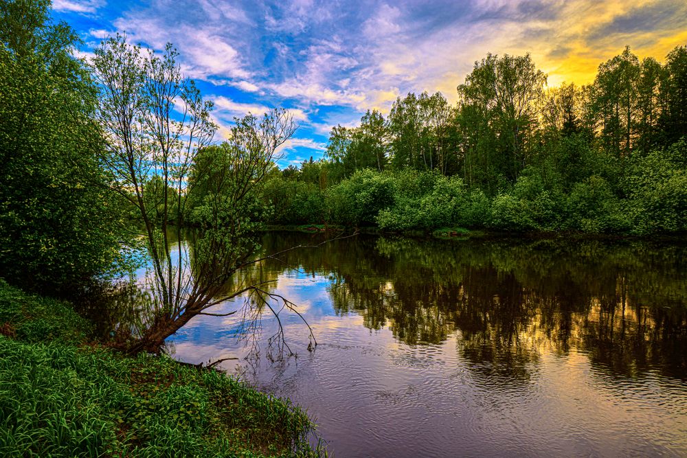 Был месяц май.