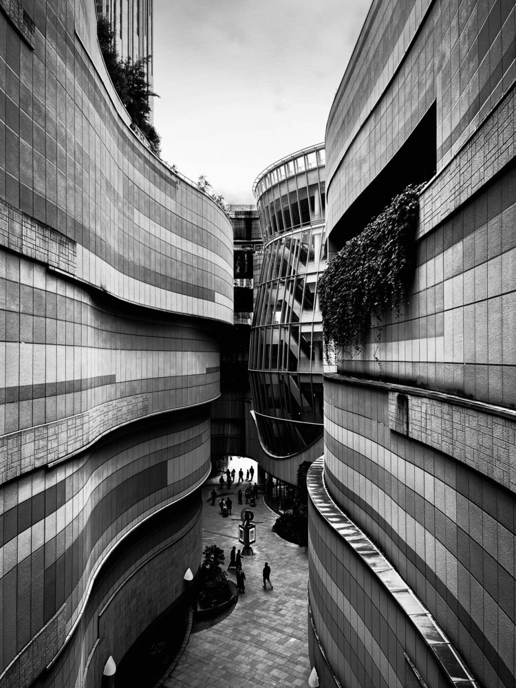 Undulating Currents