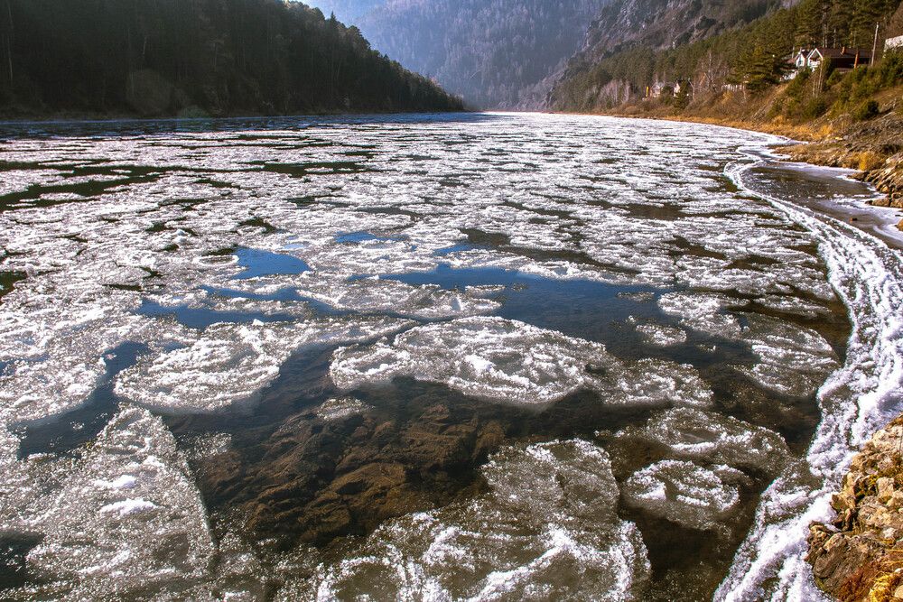 Базальт, лёд и вода.