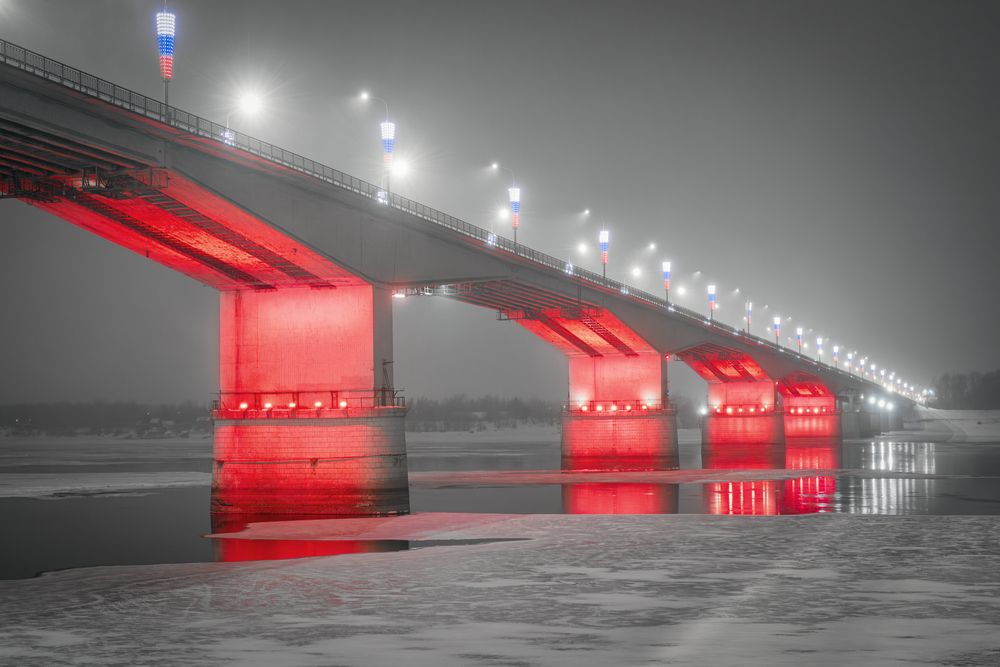 Красное на сером