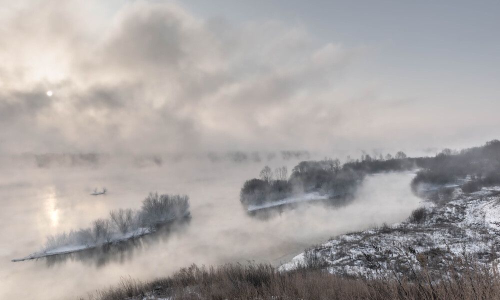 Река Енисей в морозный день.