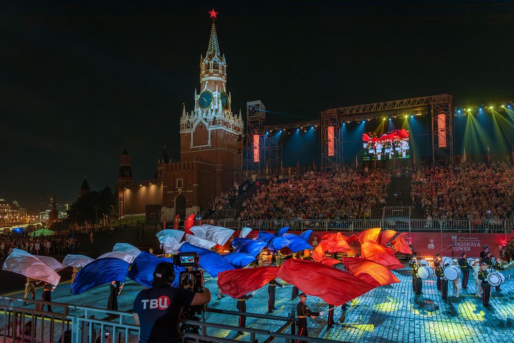 Все флаги в гости нам.