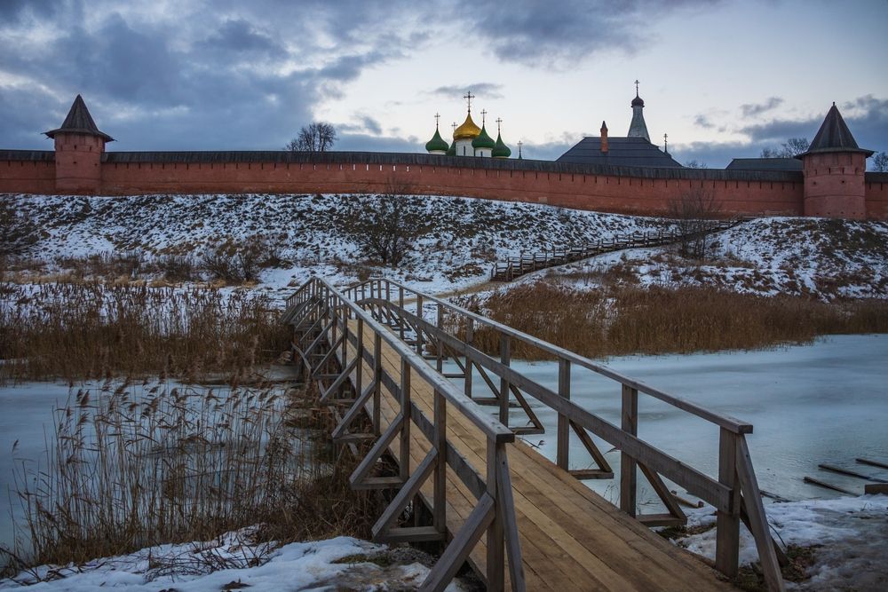 Зимний вечер в Суздале