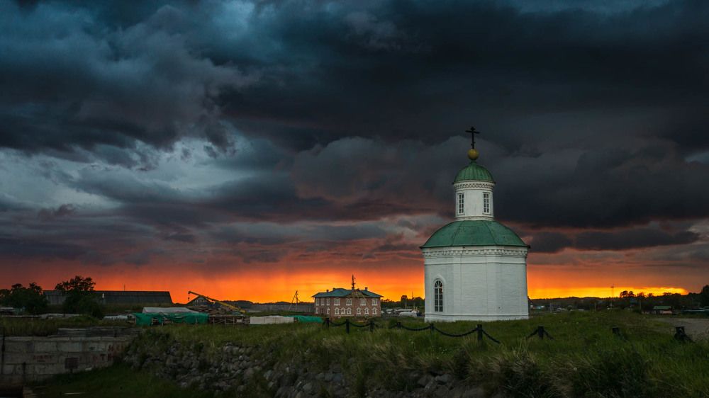 Закат пылал