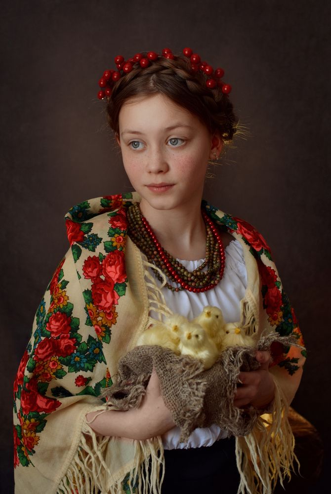 Девочка и цыплята